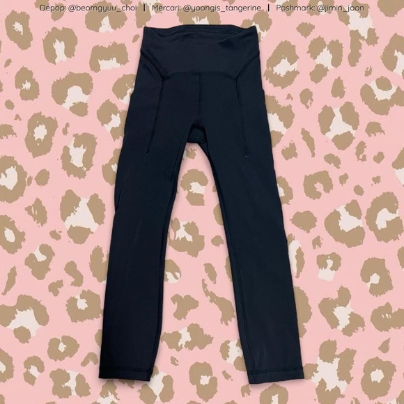 Black lululemon leggings with pockets - Picture 6 of 7